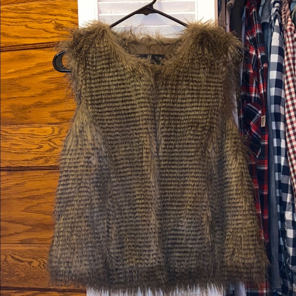 FUR VEST